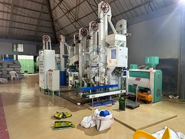 machine_de_moulin_à_riz_au_Ghana (1)